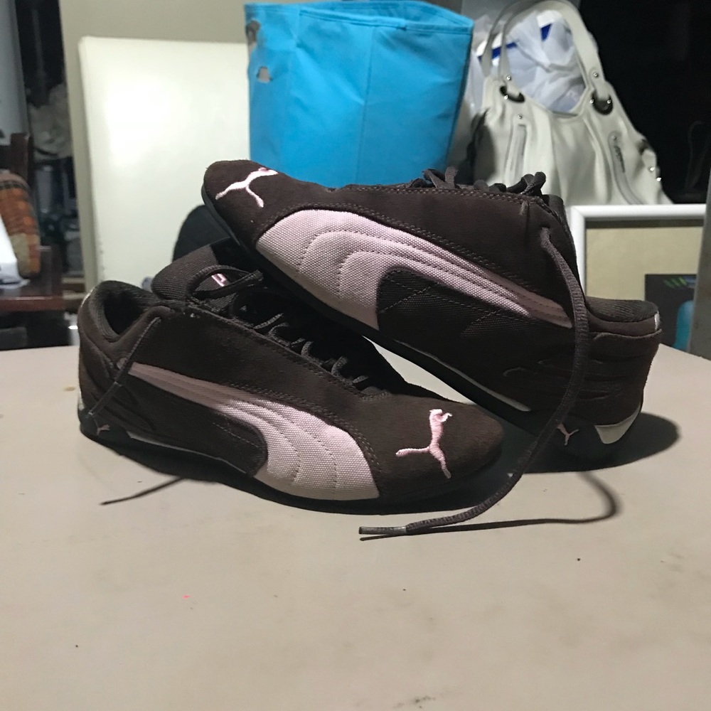 Used women puma shoes size 8